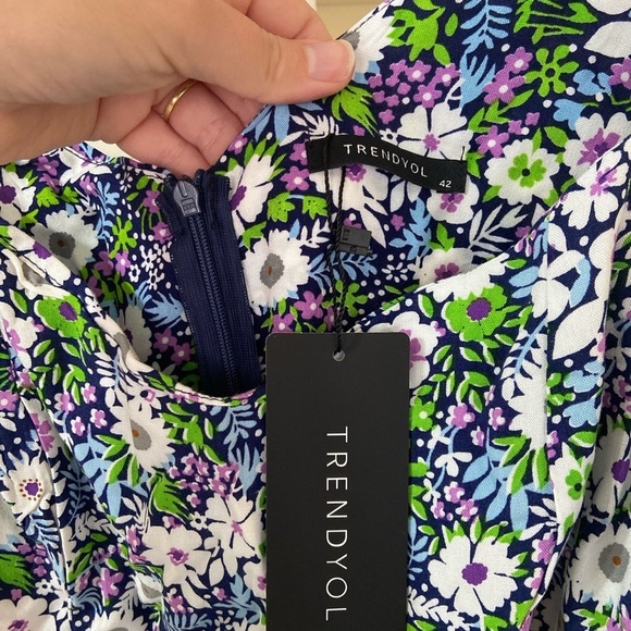 New With Tags Floral Dress - Picture 4 of 7